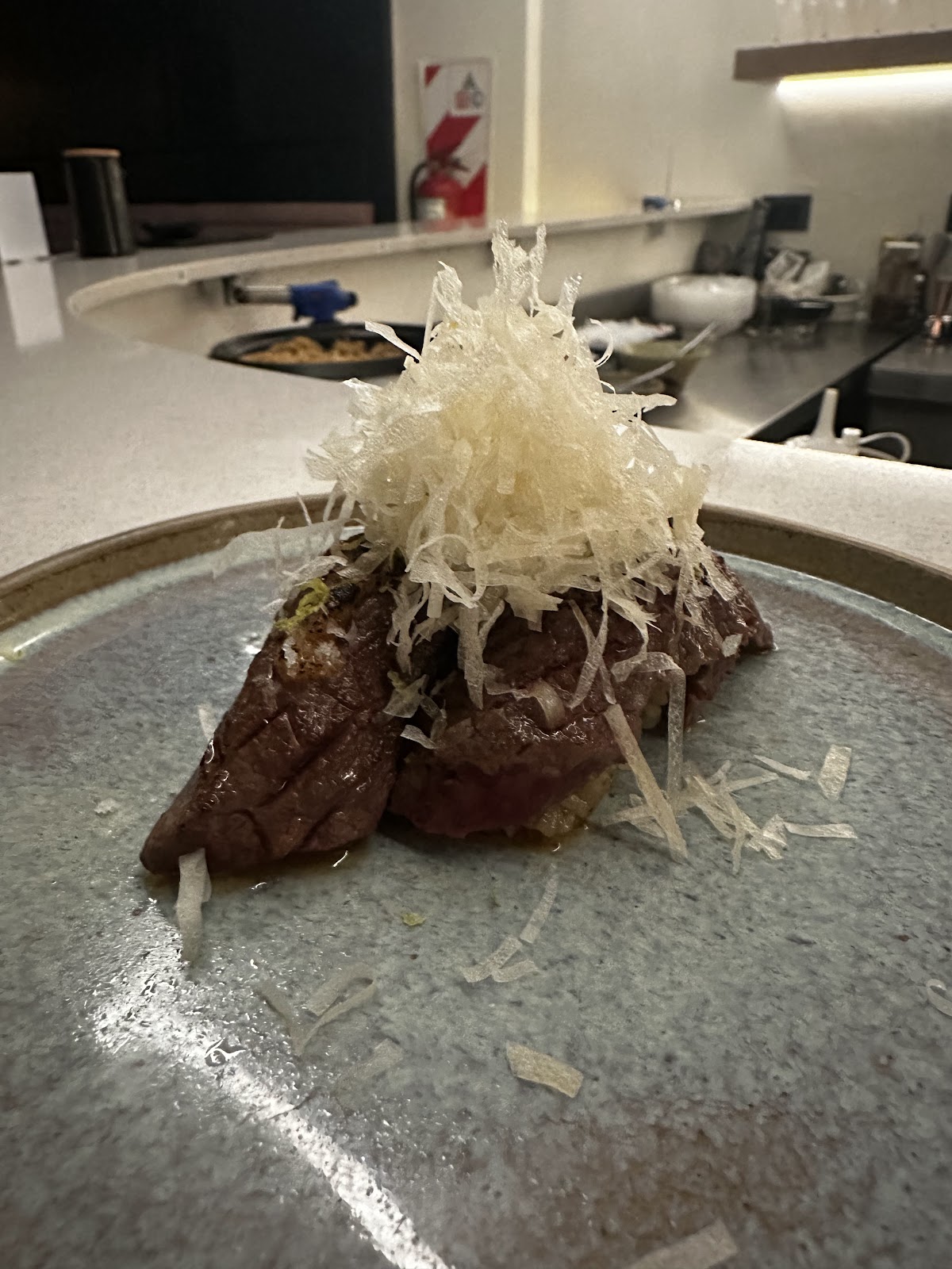 Tataki de ojo de bife con crocante, plato de Masunori